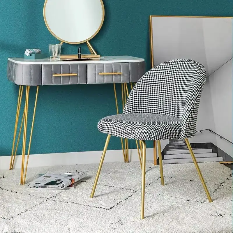 sedia-con-schienale-di-lusso-leggero-design-semplice-e-moderno-nordico-multifunzionale-per-sgabello-da-trucco-per-camera-da-letto-e-sedia-da-pranzo-per-la-casa