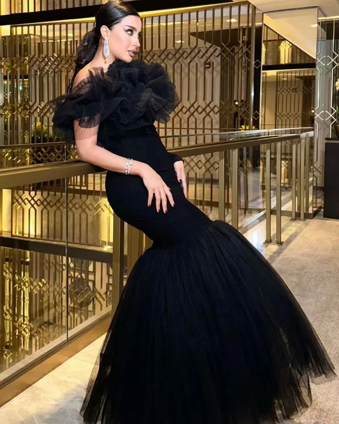 

Fashionvane Ruffles Bateau Neck Prom Dresses Black Tulle Mermaid Dress Evening Party Formal Gowns Zipper Back Women Wear Vestido