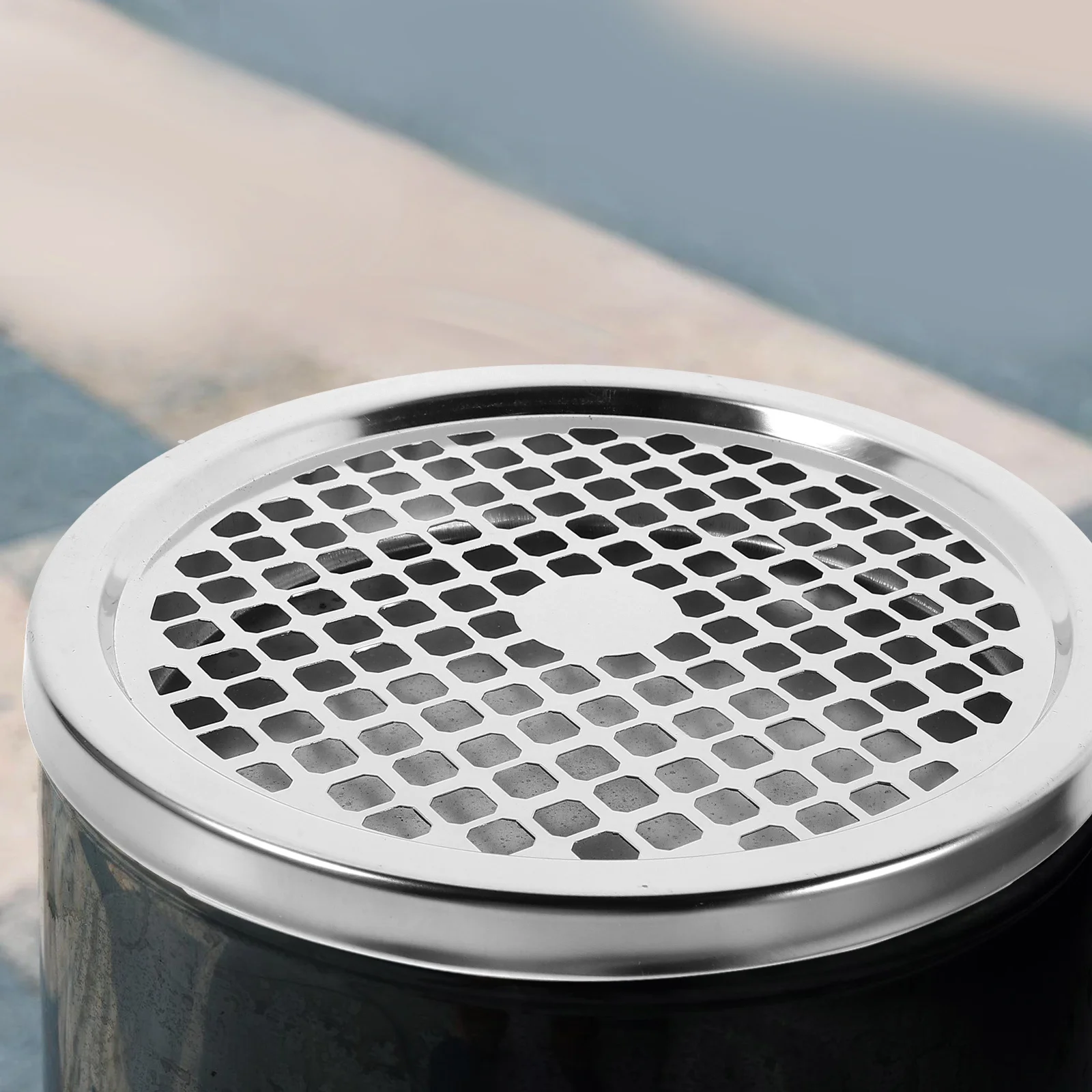 

1Set Stainless Steel Trash Can Grid Lid Ashtray Outdoor Hotel Garbage Container Cover Prevent Scattering