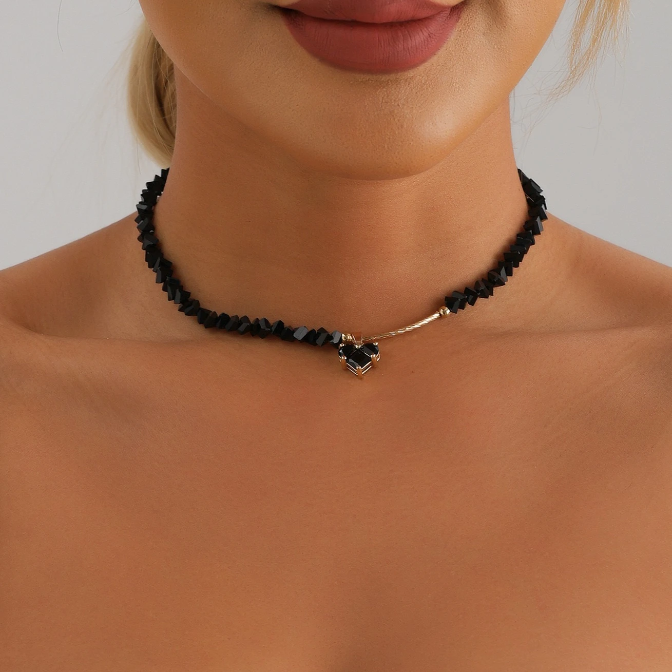 Gothic Kawaii Love Choker Irregular Glass Beads CZ Pendant Necklace Women Zinc Alloy Chain Stackable for Date Night Contrast