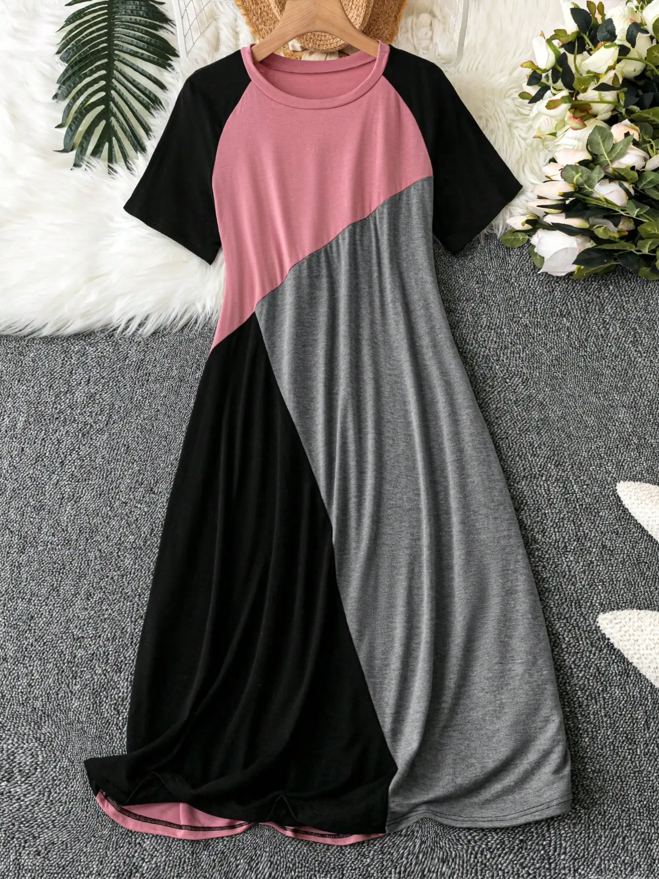 

Платье макси с цветными вставками и короткими рукавами больших размеров для летнего повседневного образа