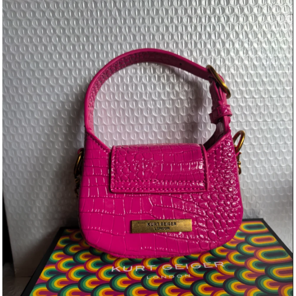 

Мини-сумка в стиле колор-блокинг, новая модная женская сумка-клатч с цепочкой, красная сумка-конверт через плечо 2026, универсальный кошелек для ключей и мелочей