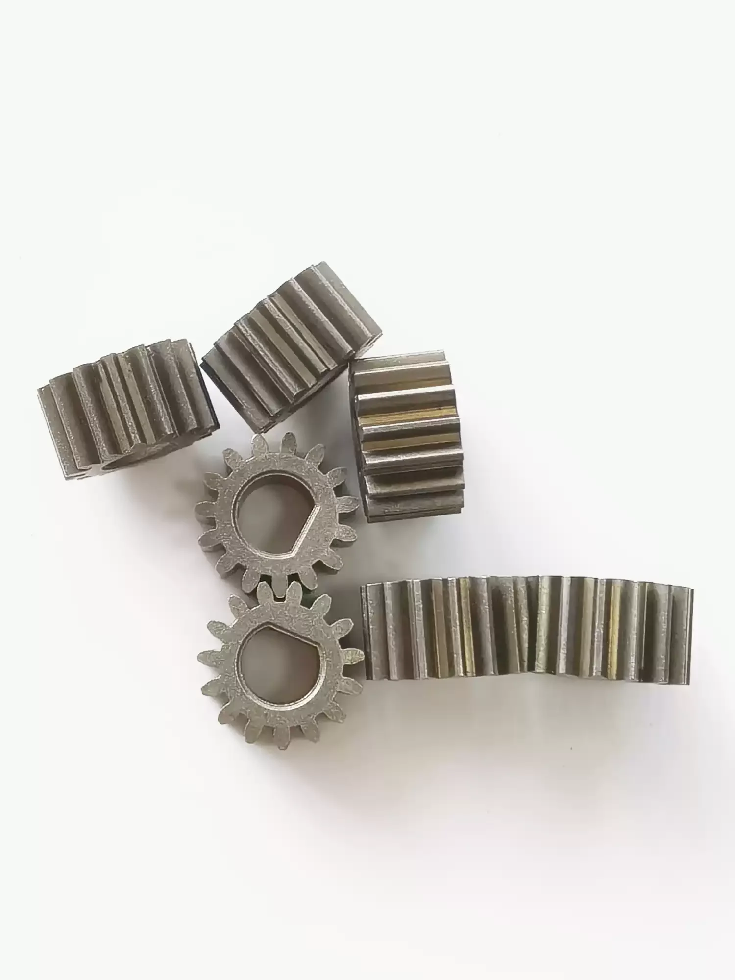 10 個/ロット 1 モジュール 15 歯 D 内径：Φ8(+0.05/+0)mm 車両トランスミッションギア 熱処理メタルギア