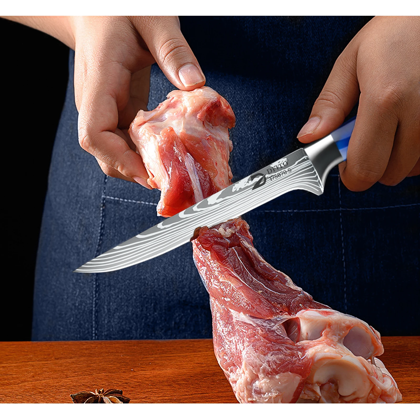 8-teiliges Küchenmesser-Set aus 7CR17MOV Edelstahl mit Kochmesser, Hackmesser, Brotmesser, Santoku-Messer, Schälmesser, Ausbeinmesser, blauem Harzgriff, Messertasche und Klingenschutz sowie Schleifstab – Detail 8
