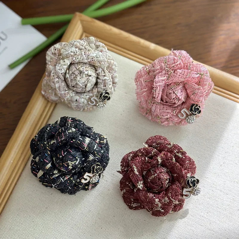 Korean Fabric Camellia Brooches for Women Fashion Handmade Flower Lapel Pins Elegant Clothing Jewelry Accessories Corsage