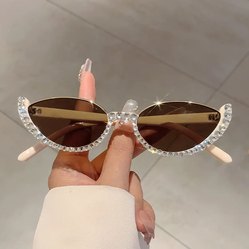 novos-Oculos-de-sol-ovais-y2k-para-mulheres-Oculos-vintage-punk-de-luxo-com-design-de-diamante-e-cristal-Oculos-sexy-para-mulheres
