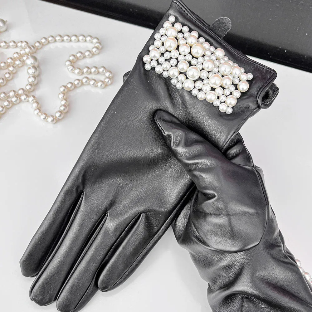 Wholesale of Black Pearl Gloves for Women in Winter with Added Velvet, Small Fragrance, Pearl, High-end Leather Gloves