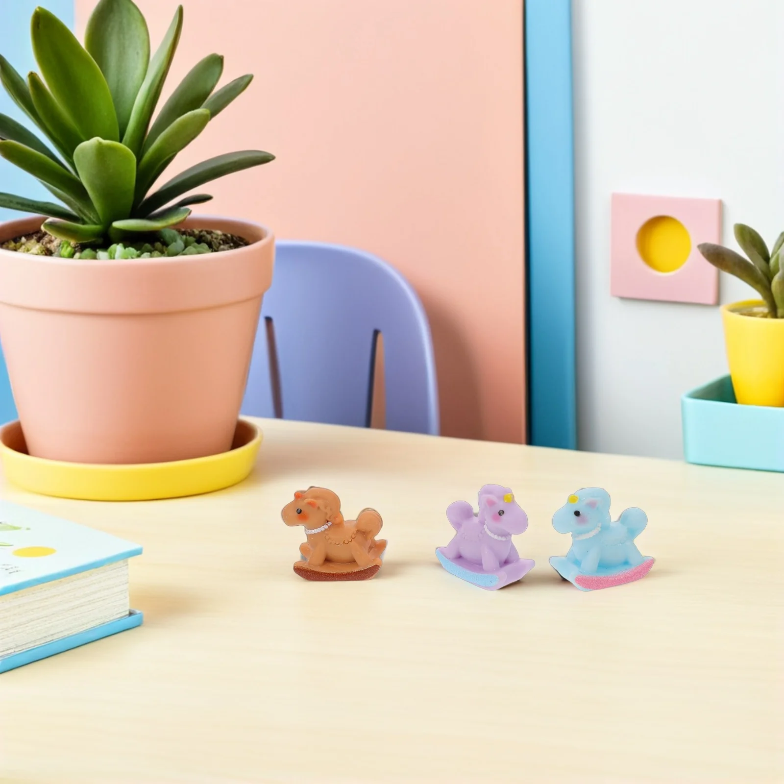 10 قطعة معكرون اللون حصان هزاز صغير الراتنج متعدد الألوان الحصان المنمنمات لدمية ديكور الحفلات كب كيك القبعات العالية سطح المكتب