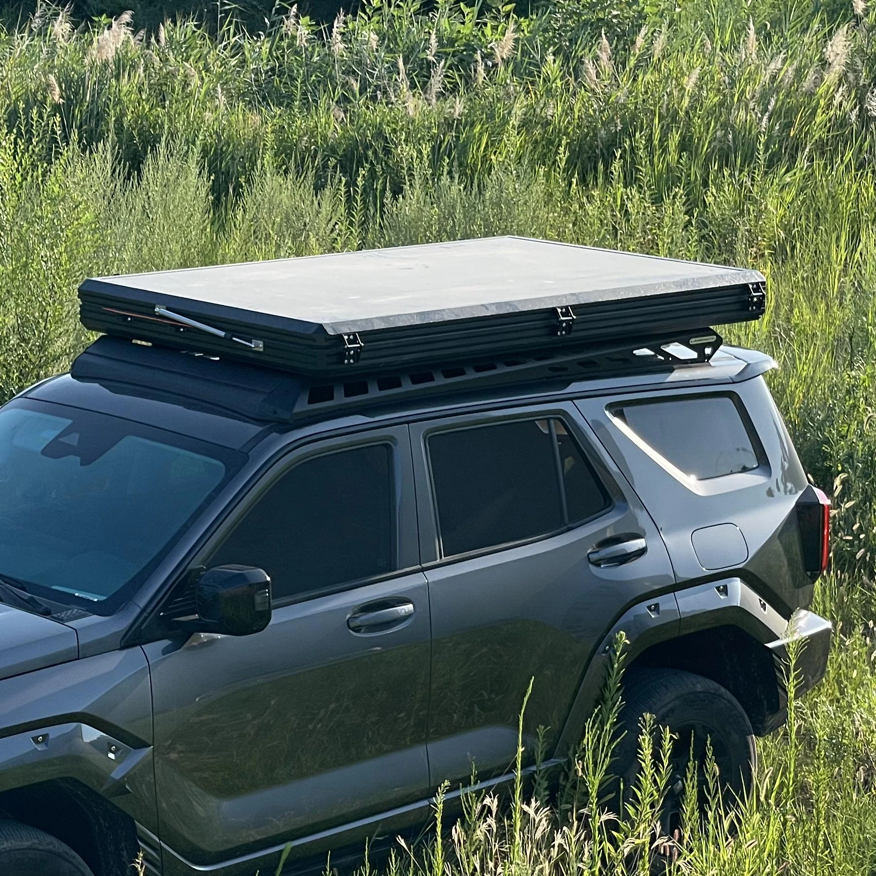 

Factory Direct Sales Waterproof Portable Tent Box Rooftop Car Hardshell Rooftop Tent 4x4 Aluminum for Camping