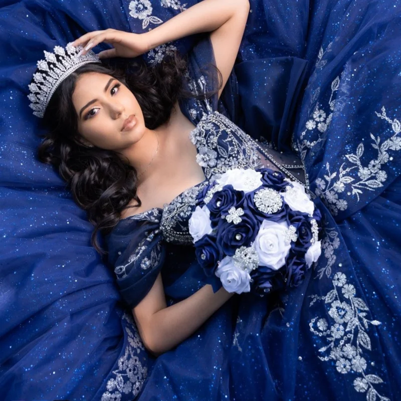 

Блестящее королевское синее платье Quinceanera с кристаллами, кружевное многослойное платье с открытыми плечами, блестящая наклейка с бантом, платья de 15, Quinceanera ﻿ Индивидуальный