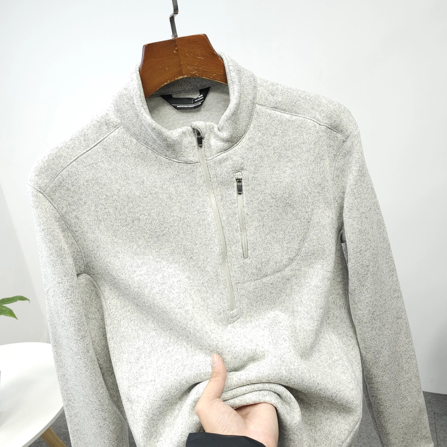 

Thickened Knitted Sweatshirt Men's Fashionable Autumn Winter Half Zipper Stand Collar Warm Color Woven Fabric Long Sleeve Str...