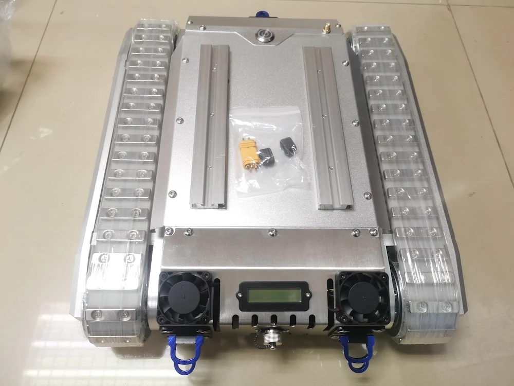 Climbing Wall Robotic Tank Cleaning Equipment, RC Climbing Crawler with Magnetic Track and Large Payload Capacity