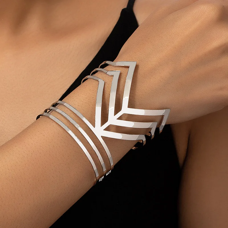 New Personality Fashion Geometric Bracelet Female Ins Style Exaggerated Fashion Open Hand Jewelry Wholesale