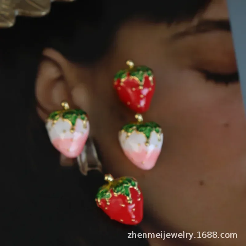 

Medieval small fragrant style colored small strawberry stud earrings female niche design sense cute fun sweet cool retro earring