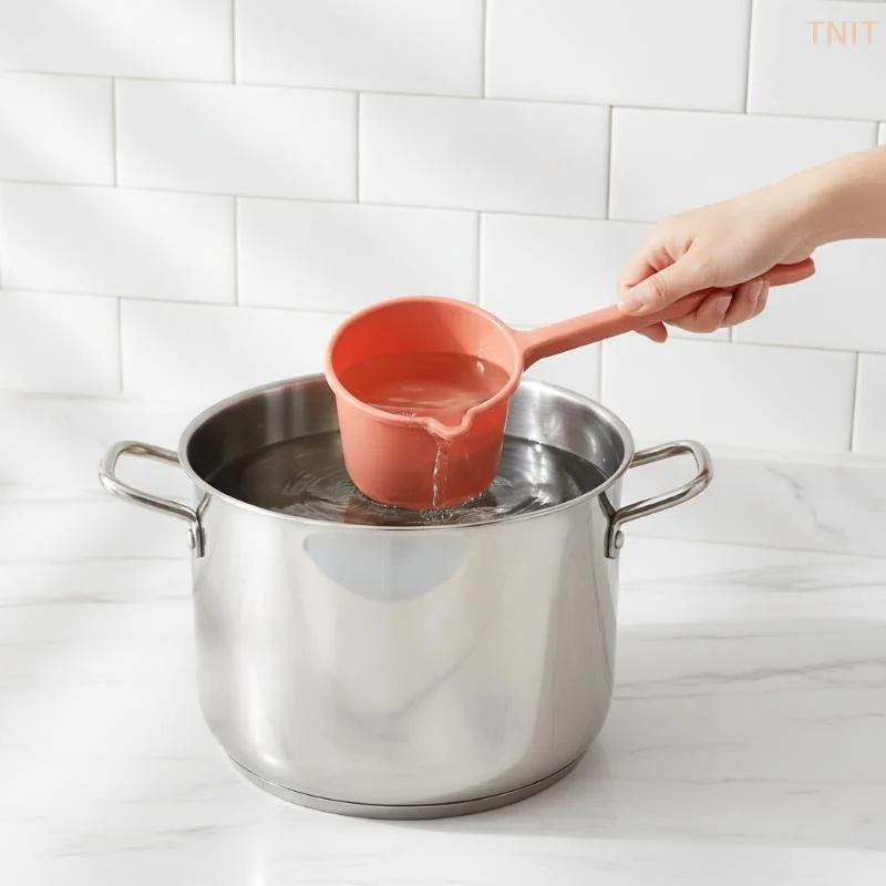 Long Handle Water Scoop Multifunctional Water Ladle Large Capacity Water Dipper With Pour Spout For Kitchen Bathing Garden Use