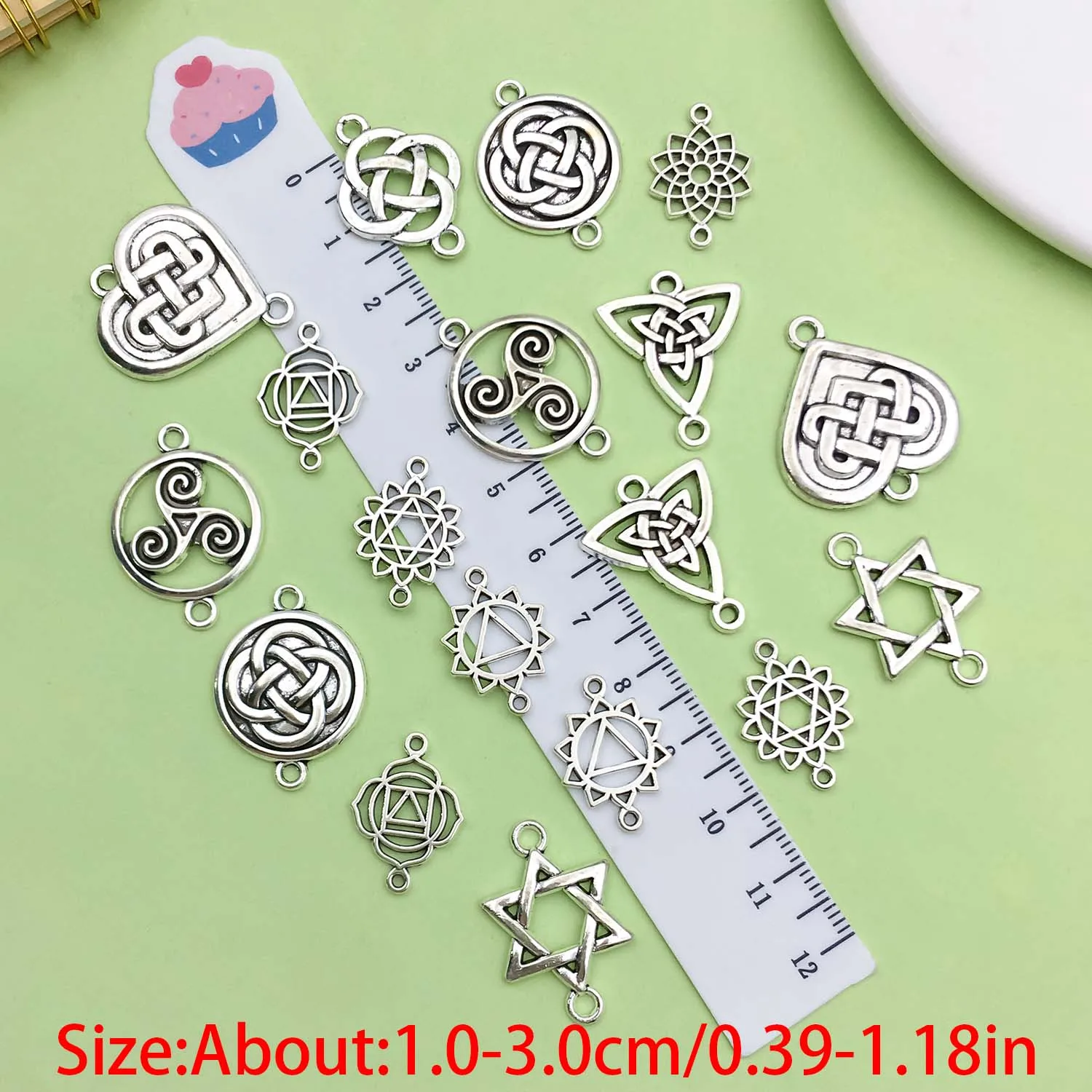 20pcs Antique Silvery Flower Connector Charms Alloy Celtic Knot Pendants for DIY Bracelets Necklaces Jewelry Making Accessories
