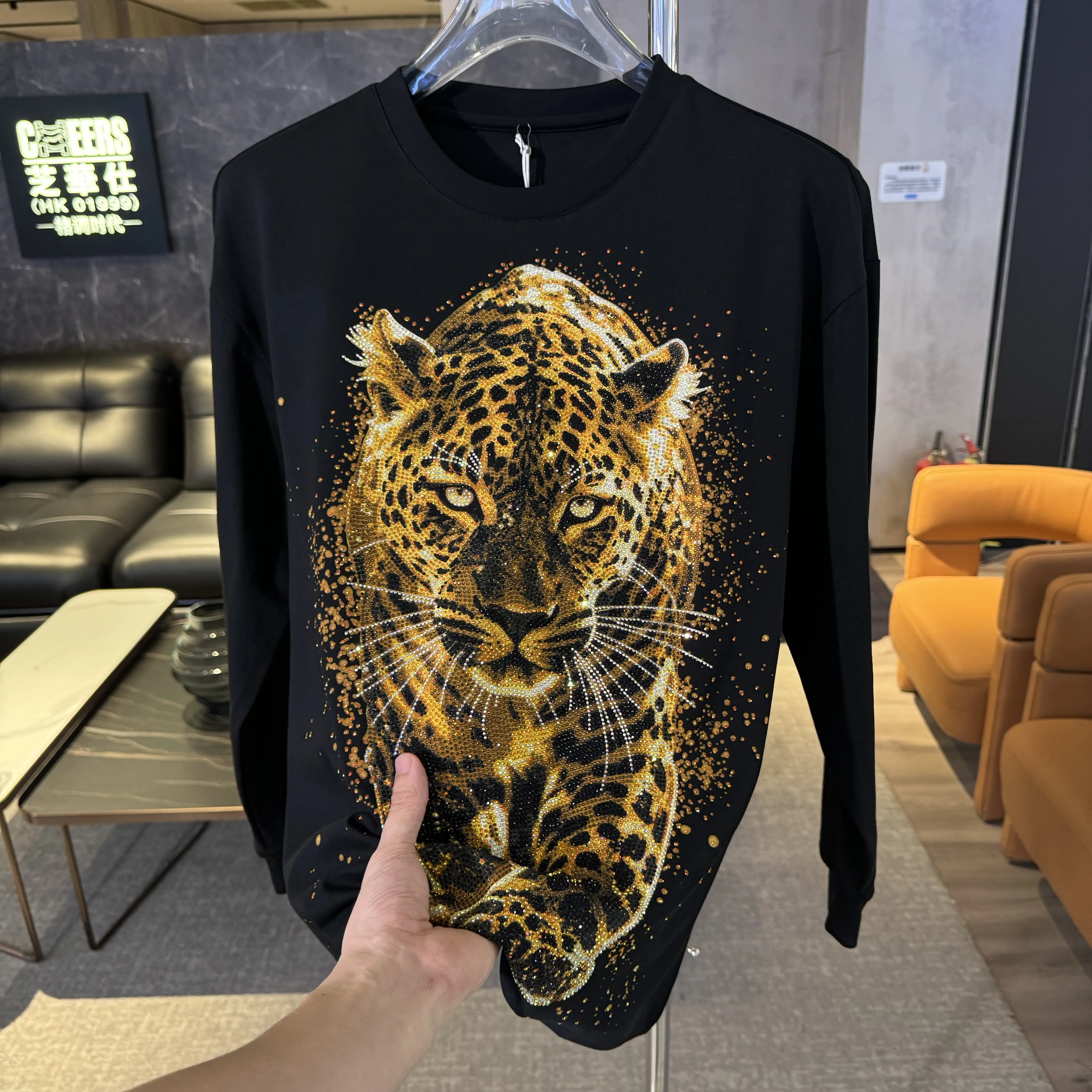 Handsome Golden Leopard Hot Diamonds Round Neck Long Sleeve T-shirt All-match Male Basic Tees Autumn Winter Trendy Pullover Top