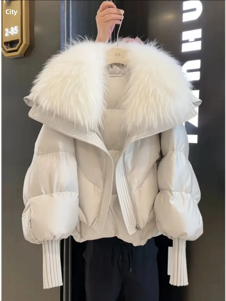 Biały płaszcz zimowy damski z bawełny z zamkiem błyskawicznym, wysokiej jakości, z dużym futrzanym kołnierzem.