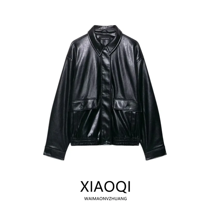 Nowa kolekcja damska na jesień 2025: płaszcz typu \"pilotka\" ze skóry ekologicznej, idealny dla pilotek, modny i uniwersalny.