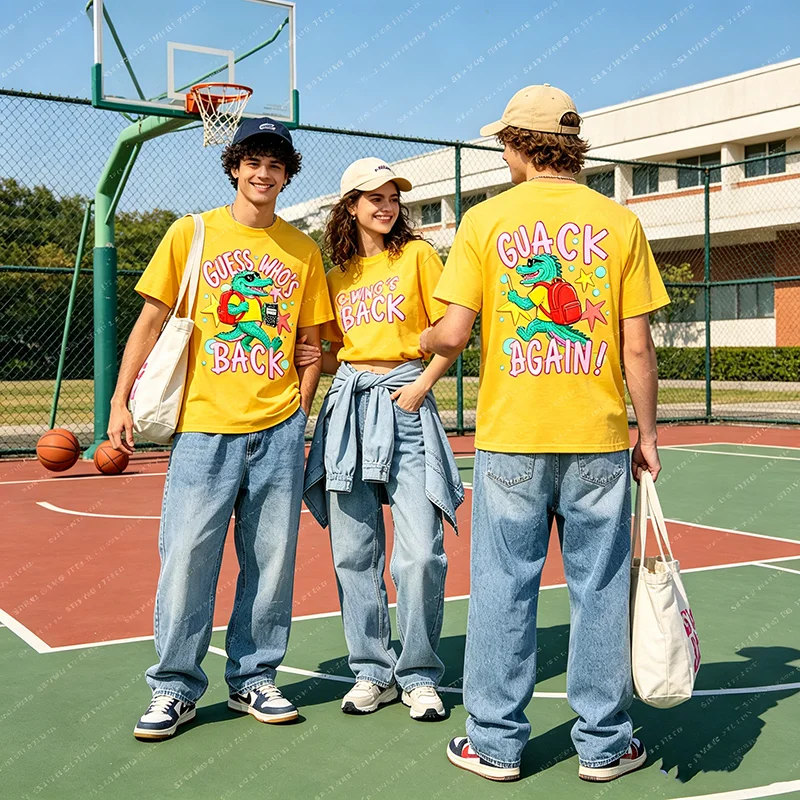 Ratet mal, wer wieder da ist: Gator Lustiges T-Shirt für Schüler und Lehrer zum Schulanfang, Y2K-Stil, beidseitig bedruckt, Grafik-Bekleidung, Neuartiges Spruch-T-Shirt – Detail 3