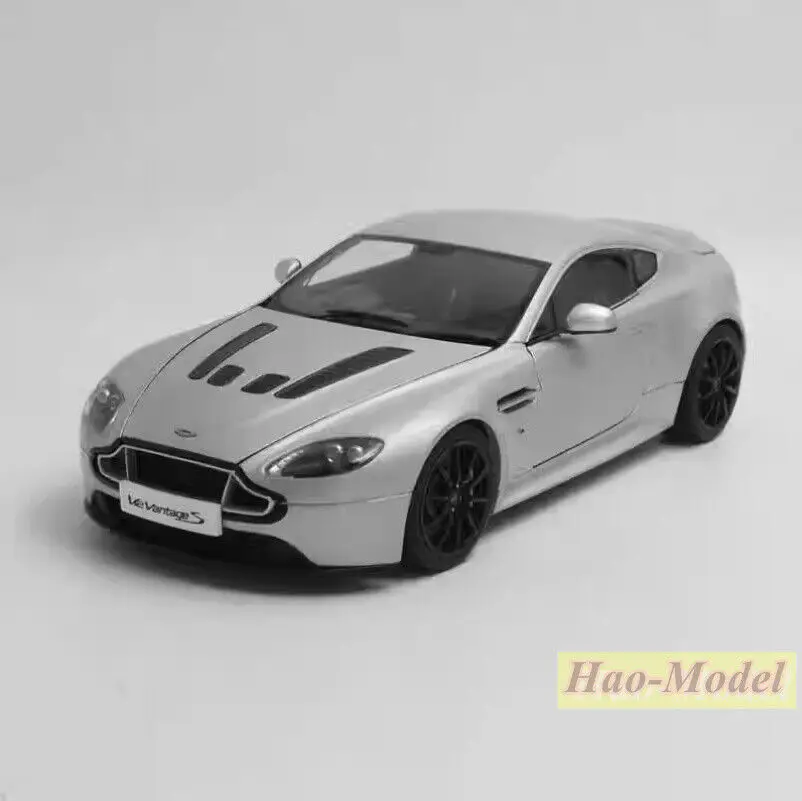 1/18อัตโนมัติสำหรับ Aston Martin V12 Vantage S เครื่องประดับโมเดลรถยนต์หล่อจากอัลลอยของเด็กผู้ชายชุดจัดแสดง kado ulang tahun สีเทา/ดำ