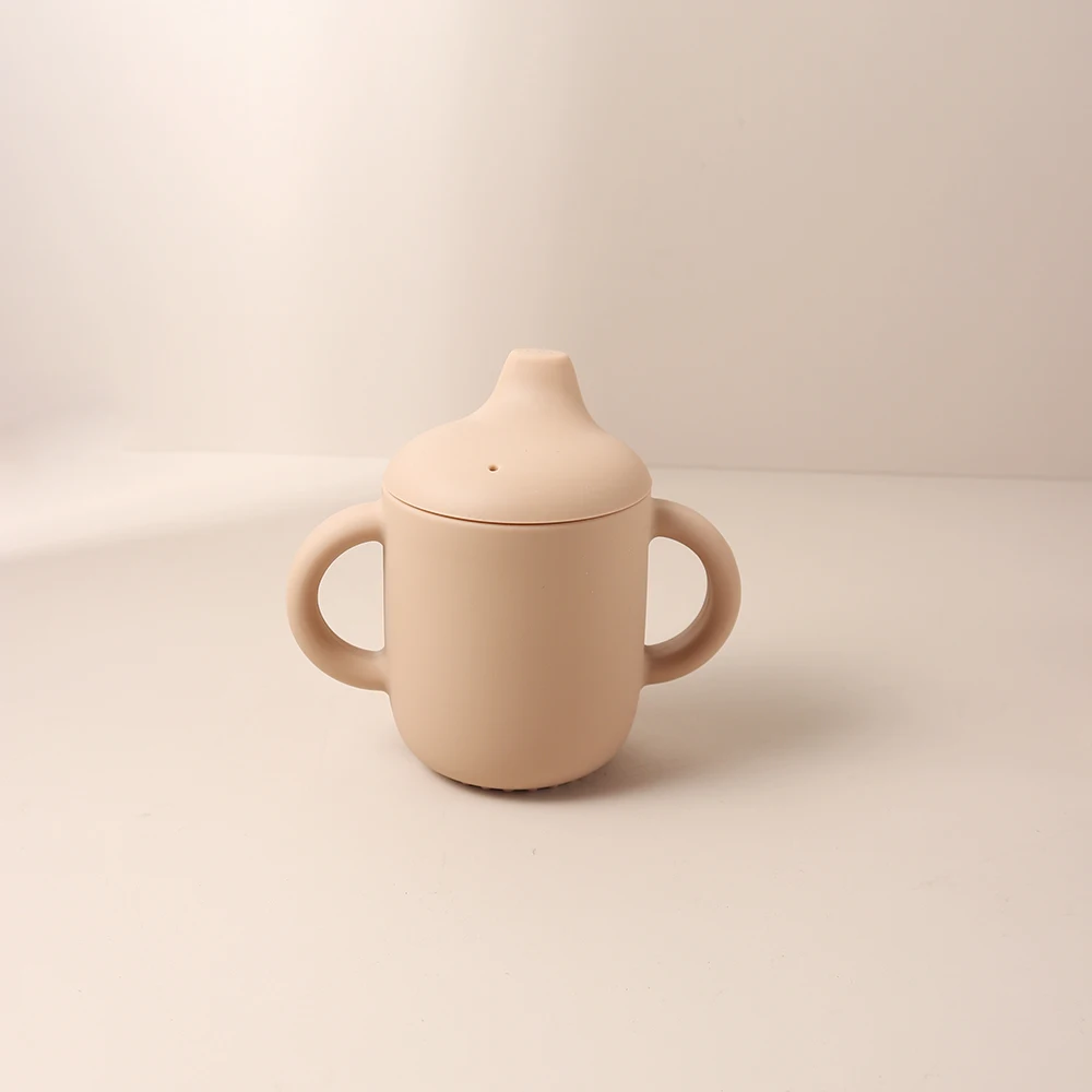 新しい固体 180 ミリリットルベビーシリコーンシッピーカップ BPA フリーポータブル給餌カップポータブル学習ハンドシャンク飲料水トレーニングカップ