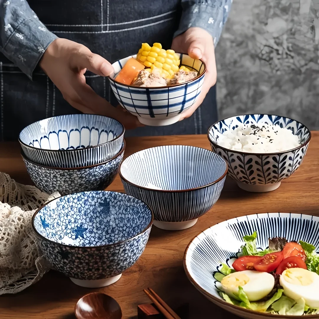 Cuenco de cerámica de 4,5 pulgadas pintado a mano en azul y blanco de estilo japonés, cuenco de arroz de estilo retro para uso doméstico.