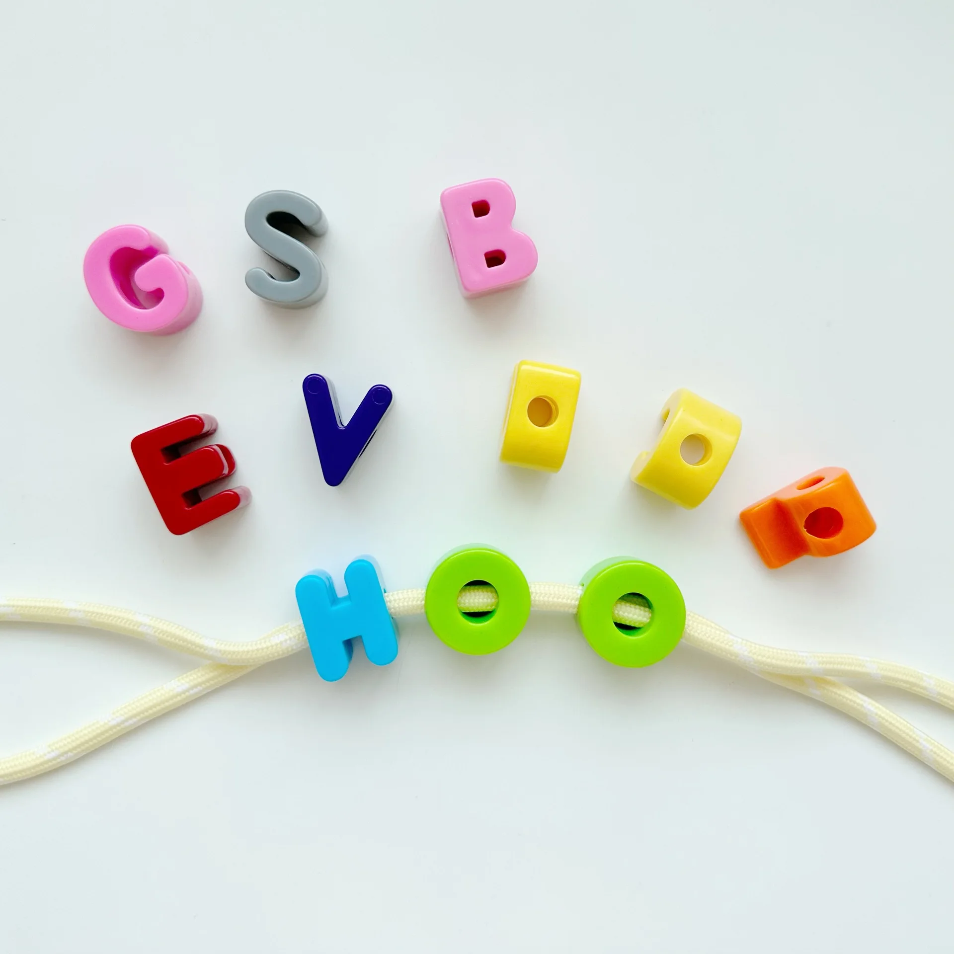 10 Stück Acryl-Buchstabenperlen mit großem Loch, zufällige Farbe, Alphabet, lose Distanzperlen, DIY-Schlüssel, Telefonkette für Schmuckherstellung, Zubehör ﻿ – Detail 5