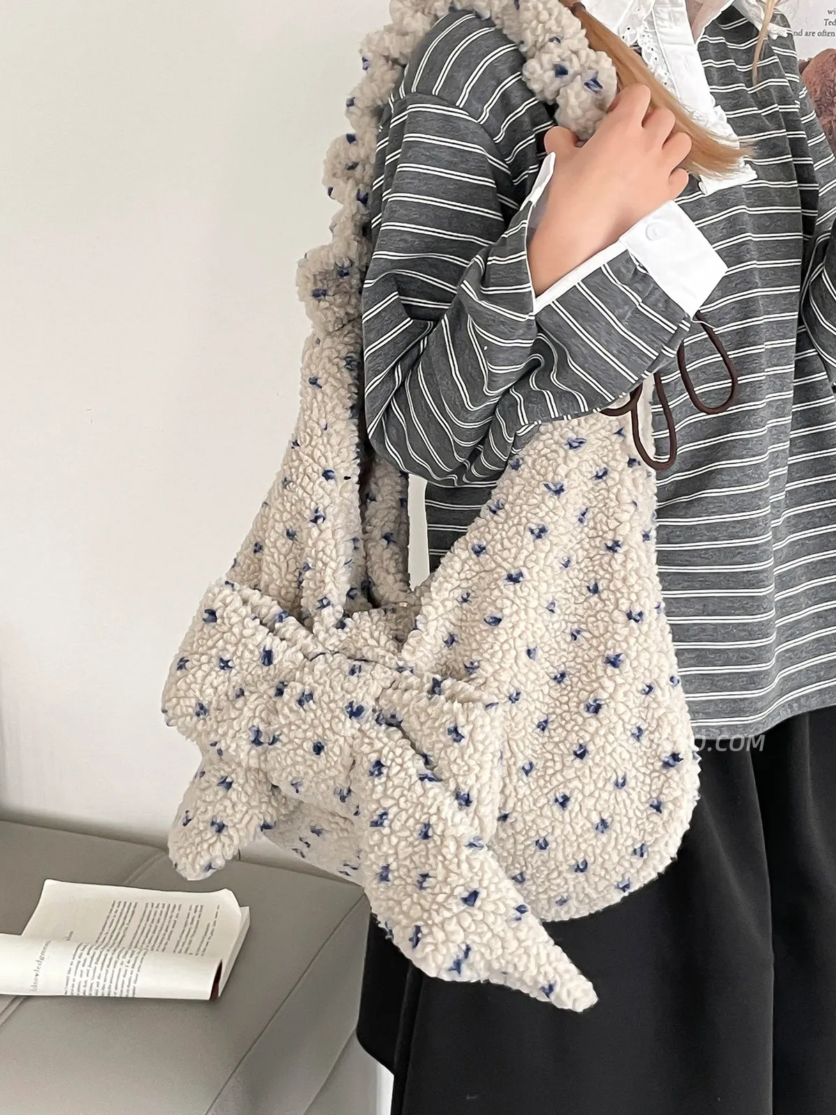 Autumn / Winter Fashion New Style Imitation Lamb Fleece Dot Hairy Women's Bag Large Capacity Casual Versatile Shoulder Bag Trend
