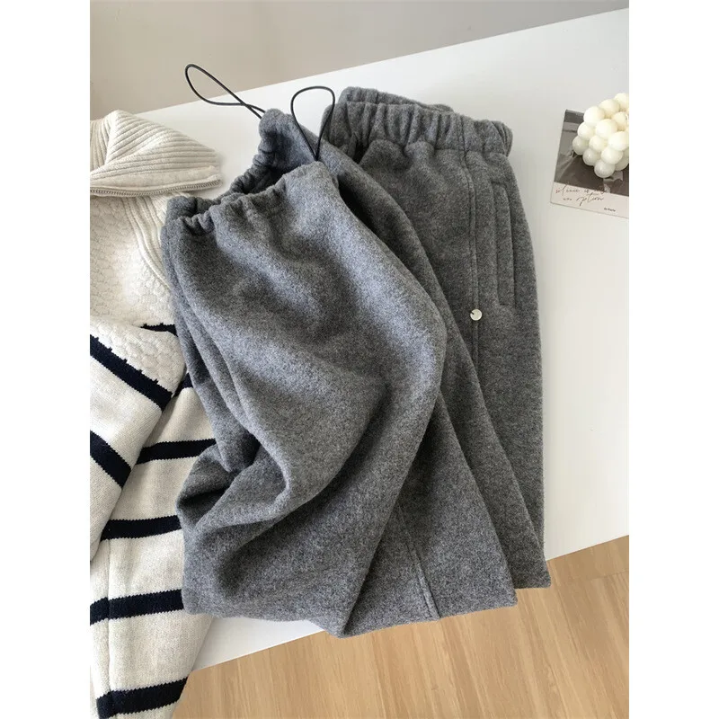 Calça de perna reta de veludo cinza escuro para mulheres forrado de lã quente jogger calças casuais em dois sentidos inverno