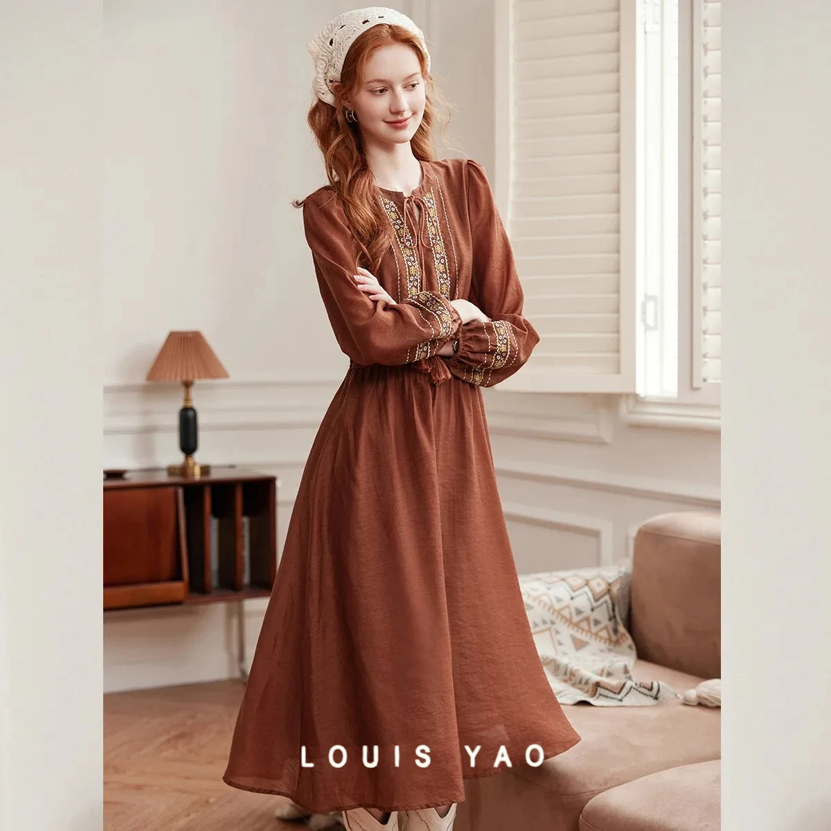 LOUIS YAO Abito da donna ricamato stile bohemien 2025 Abito lungo autunnale con nappa e cravatta a spalla dritta Abito a maniche lunghe