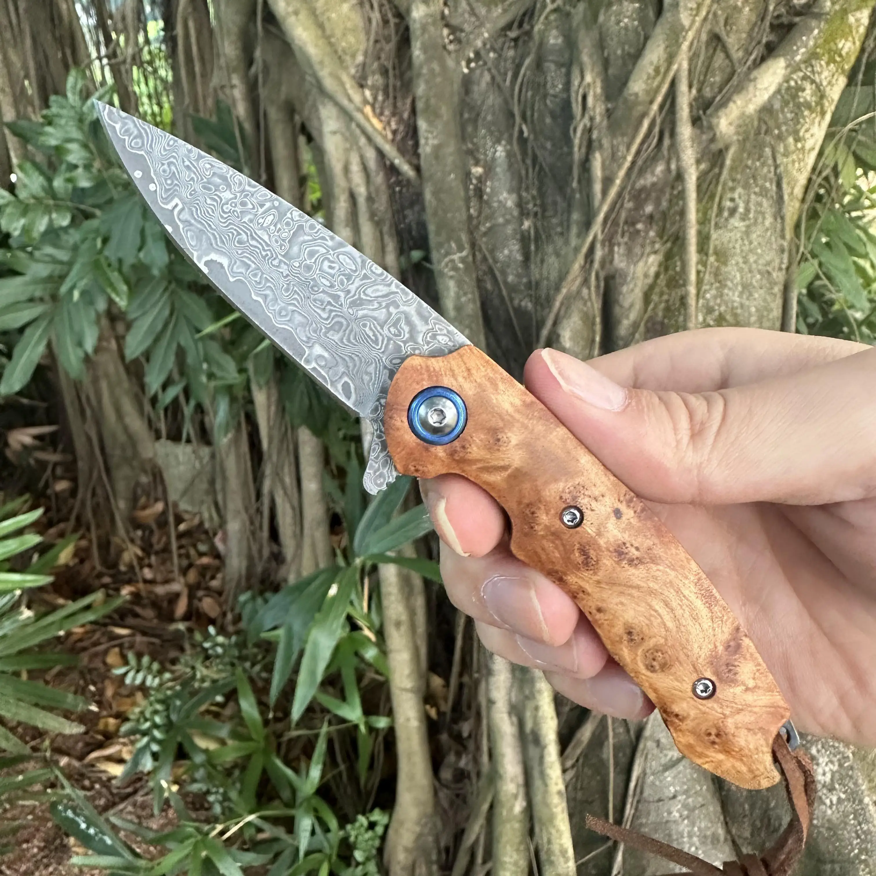 

Steel Rose Handmade Pocket Knife Damascus Blade Rosewood Handle Smooth Ball Bearing Japanese Collection Knife Portable Outdoor