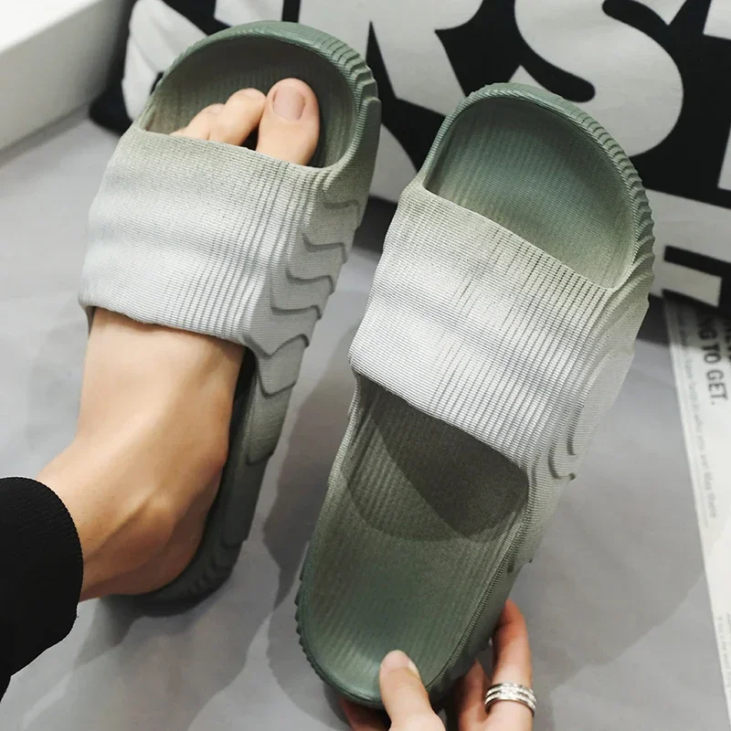 New Men Thick Bottom Slippers Platform Bathroom Slides Non Slip Trend Designer Shoes Ladies Female Mule Shoes Flip Flops Sandals