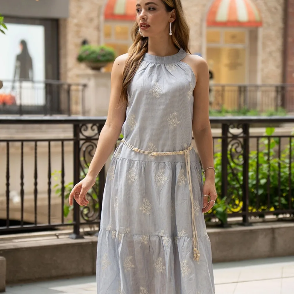 Abito francese elegante a righe floreali con ricamo all'americana Abito estivo longuette ampio senza maniche estivo da donna con cintura 2025