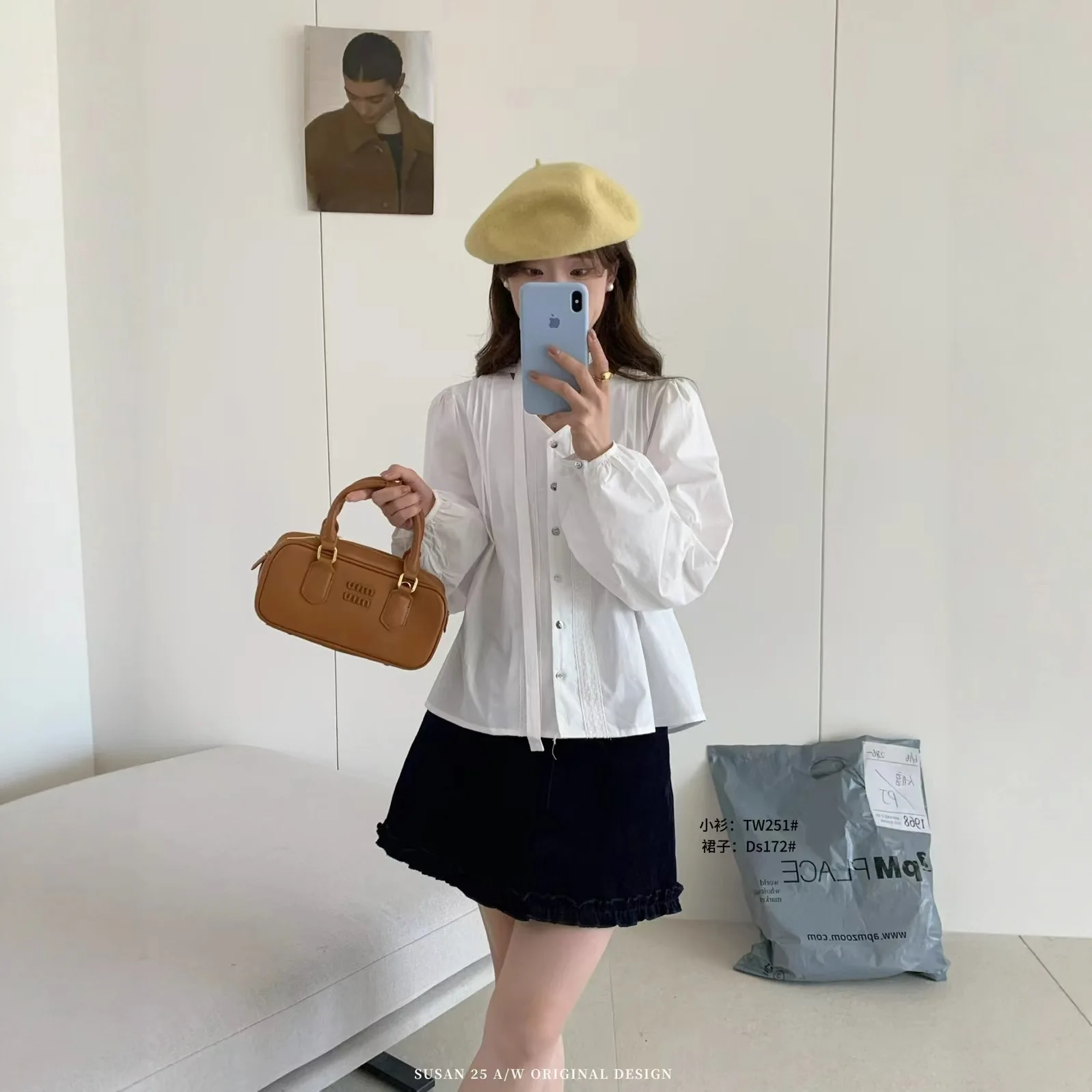 

Fashionable Halter Neck Ribbon V-neck Long Sleeve Shirt for Women, New Versatile Top for Early Autumn 2025.