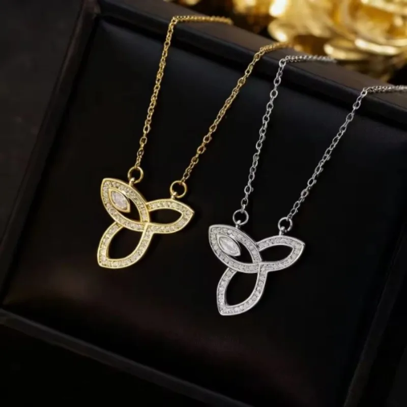 

【 Titanium Steel 】 Full diamond clover necklace for women, fashionable and elegant, versatile geometric and versatile