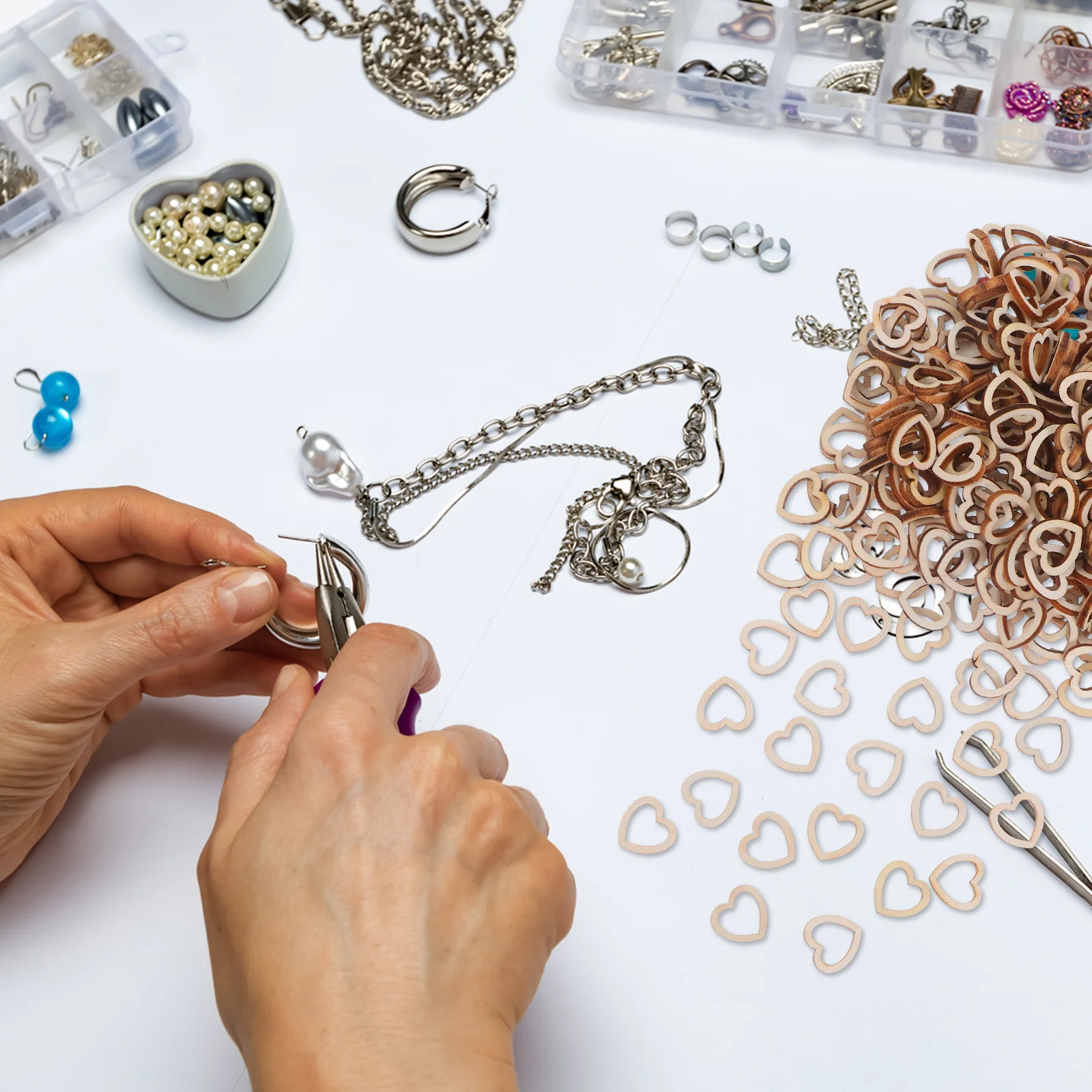 

300Pcs Wooden Heart Ornaments Natural 15mm Unfinished Hollow Rustic Heart Shapes DIY Wedding Table Scatter Rustic Wooden Hearts