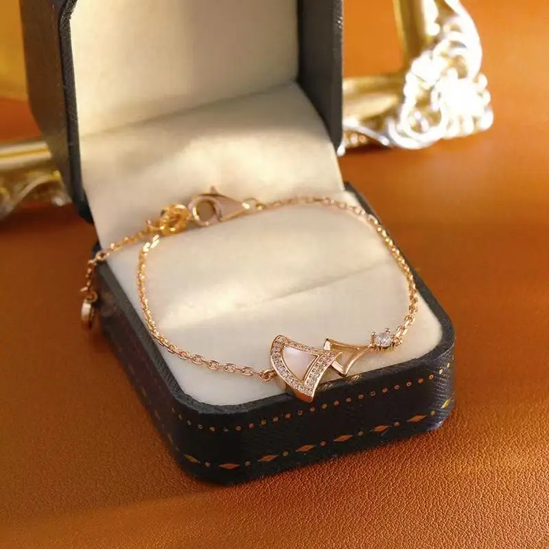 

Luxury Style Rose Gold Bracelet, Delicate Fan-shaped Shell & Zircon Charm Chain Bracelet for Women