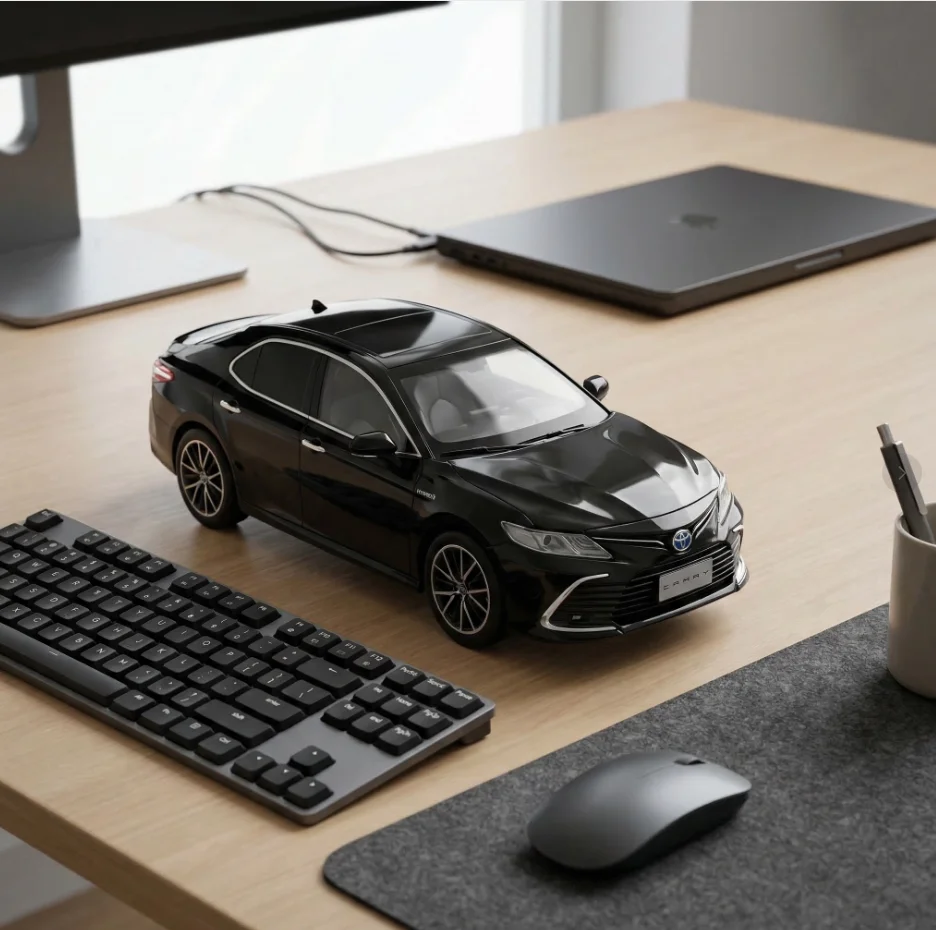 

Масштабная модель автомобиля Toyota Camry 2023 (1:18) из литого металла, высокодетализированная, для декора дома и компьютерного стола