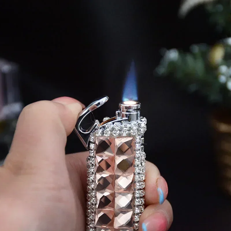 New Diamond Inlaid Inflatable Pink Flame Lighter Women\'s Windproof Torch Lighter Igniter Women Lighter Gift Smoking Accessories