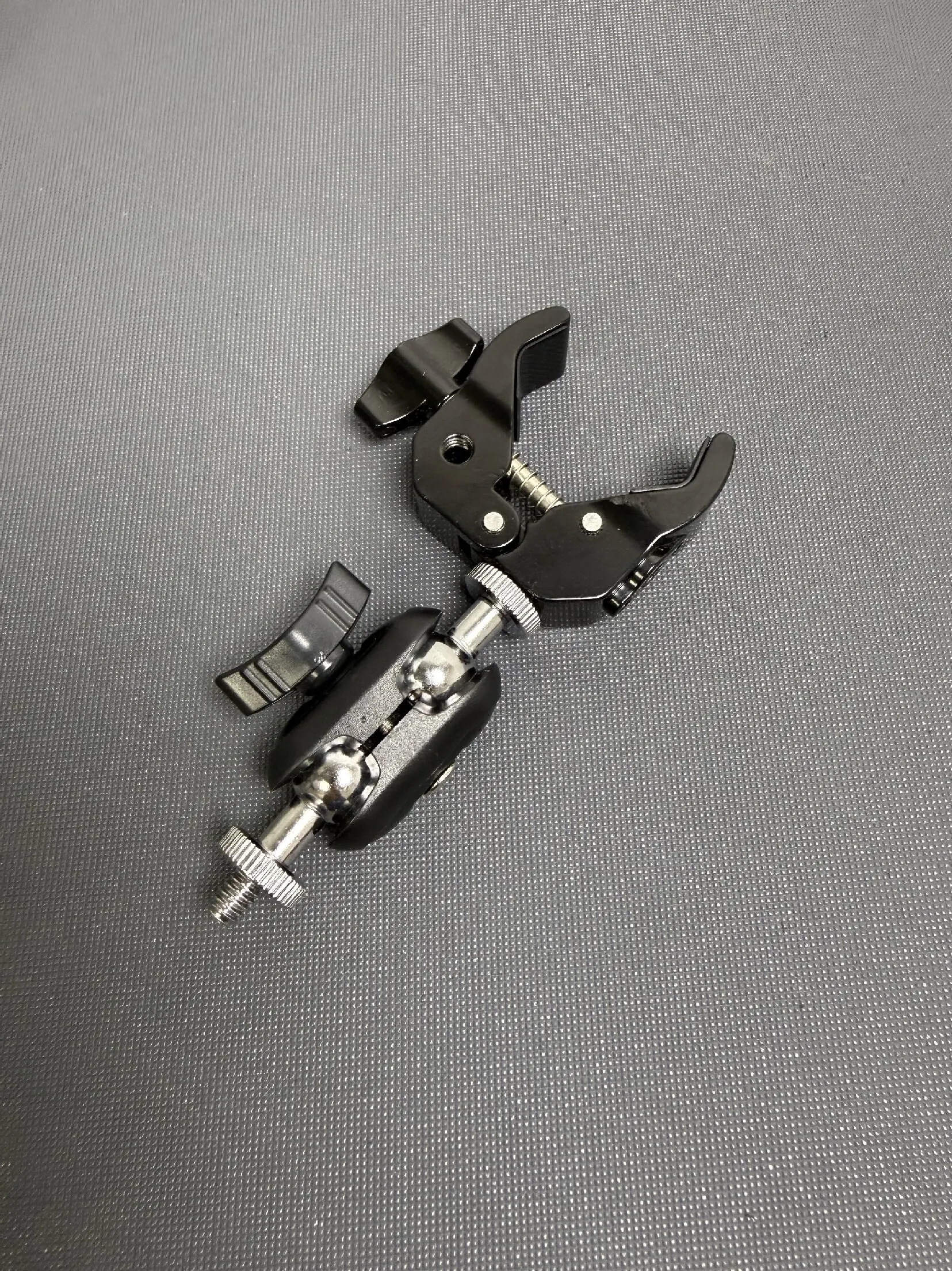Metal Joint 360 Knob Adjustment Bracket Round Tube Clamp Free Adjustable DJI Camera Fixing Clip with 1/4 Screw Interface