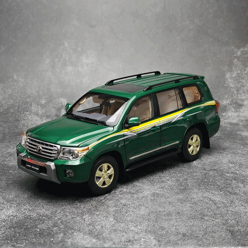 Car diecast model 1/18 LAND CRUISER 200 model static display