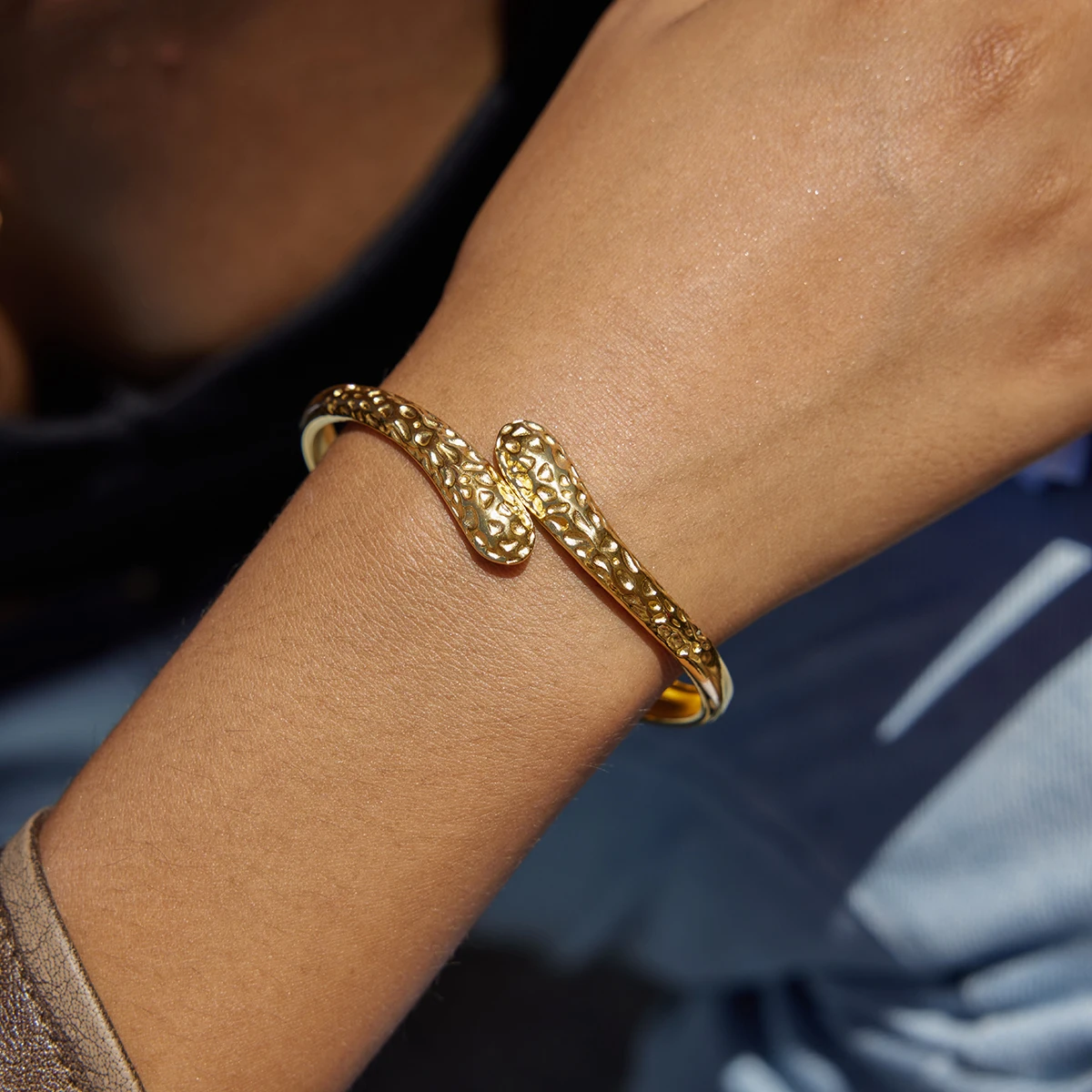 

AIKOER Minimalist Designer 18K Gold Color Plated Hammer Droplet Shaped Adjustable Bracelet Waterproof Stainless Steel Jewelry