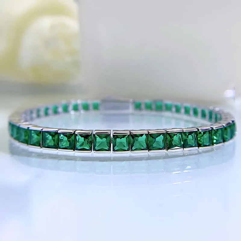 

2024 New S925 Silver Princess Square Green Diamond Luxury Inlaid Retro Temperament and High Grade Feeling Bracelet for Women