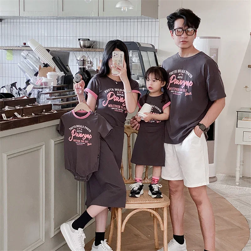 

Parent-child Matching Clothing for All The Family Fashion Clothes Korean Style Mom Daughter Dress Dad Son T Shirts Baby Bodysuit