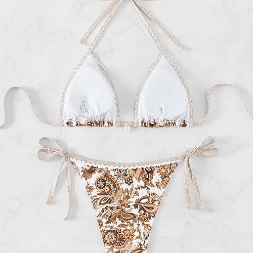 ملابس السباحة