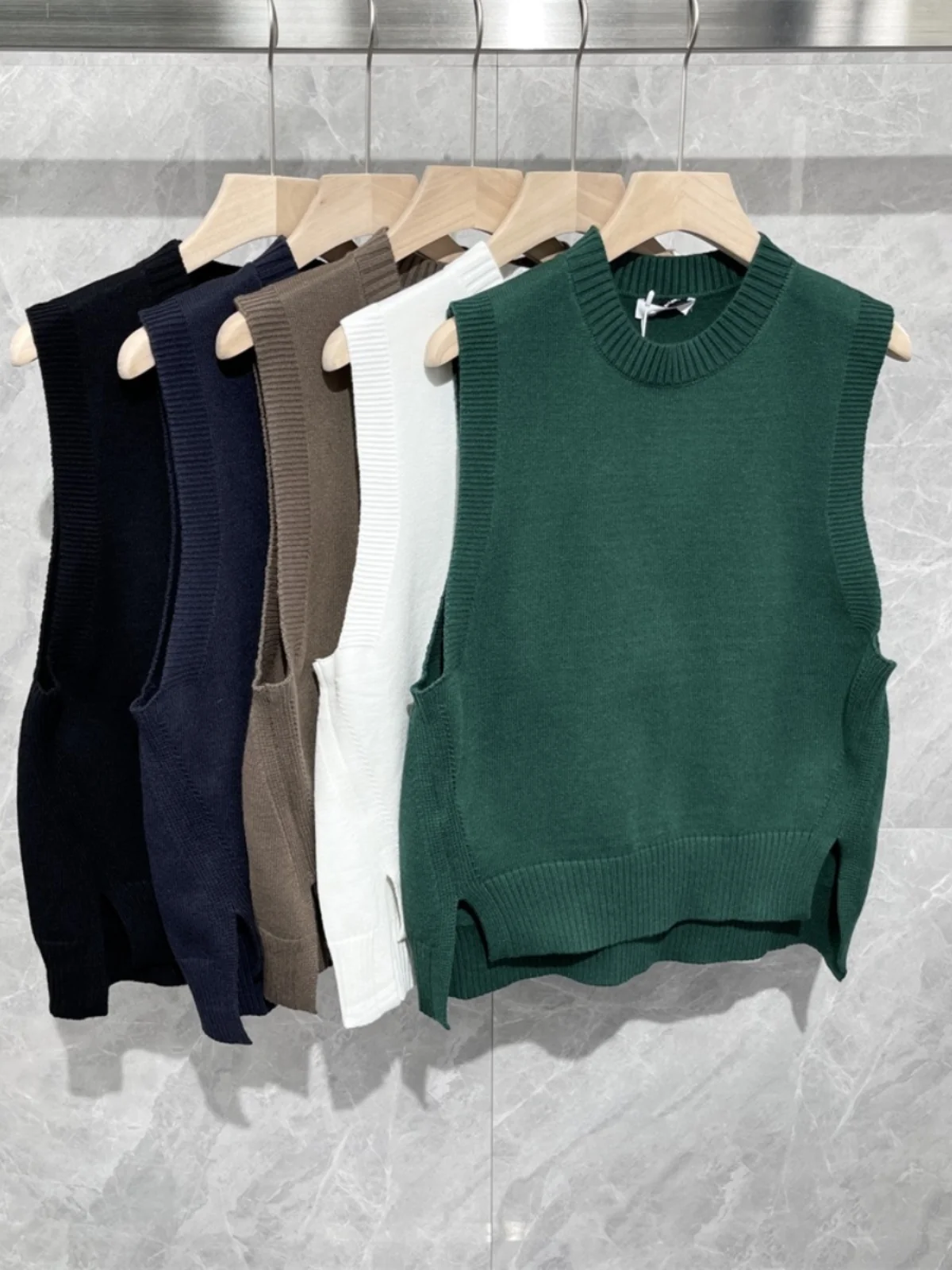 

Faionable Casual Knitted round Ne Vest Men's Spring Autumn New Sle Faion Ci Sle Pure Color Woolen Vest