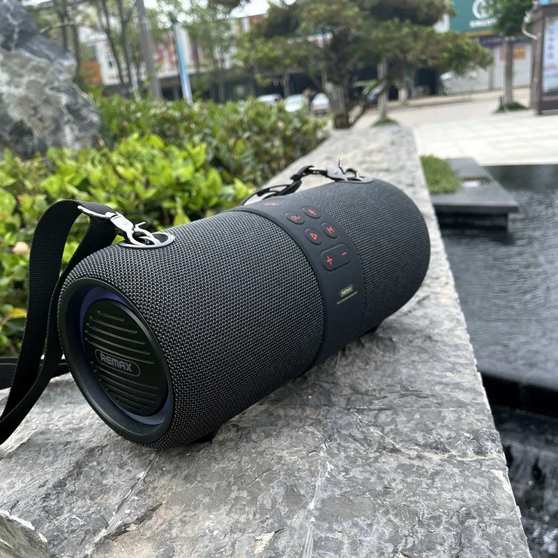 Беспроводная уличная Водонепроницаемая звуковая колонка REMAX, мощный стерео Bluetooth динамик с сильными басами, TWS сабвуфер с Fm-радио