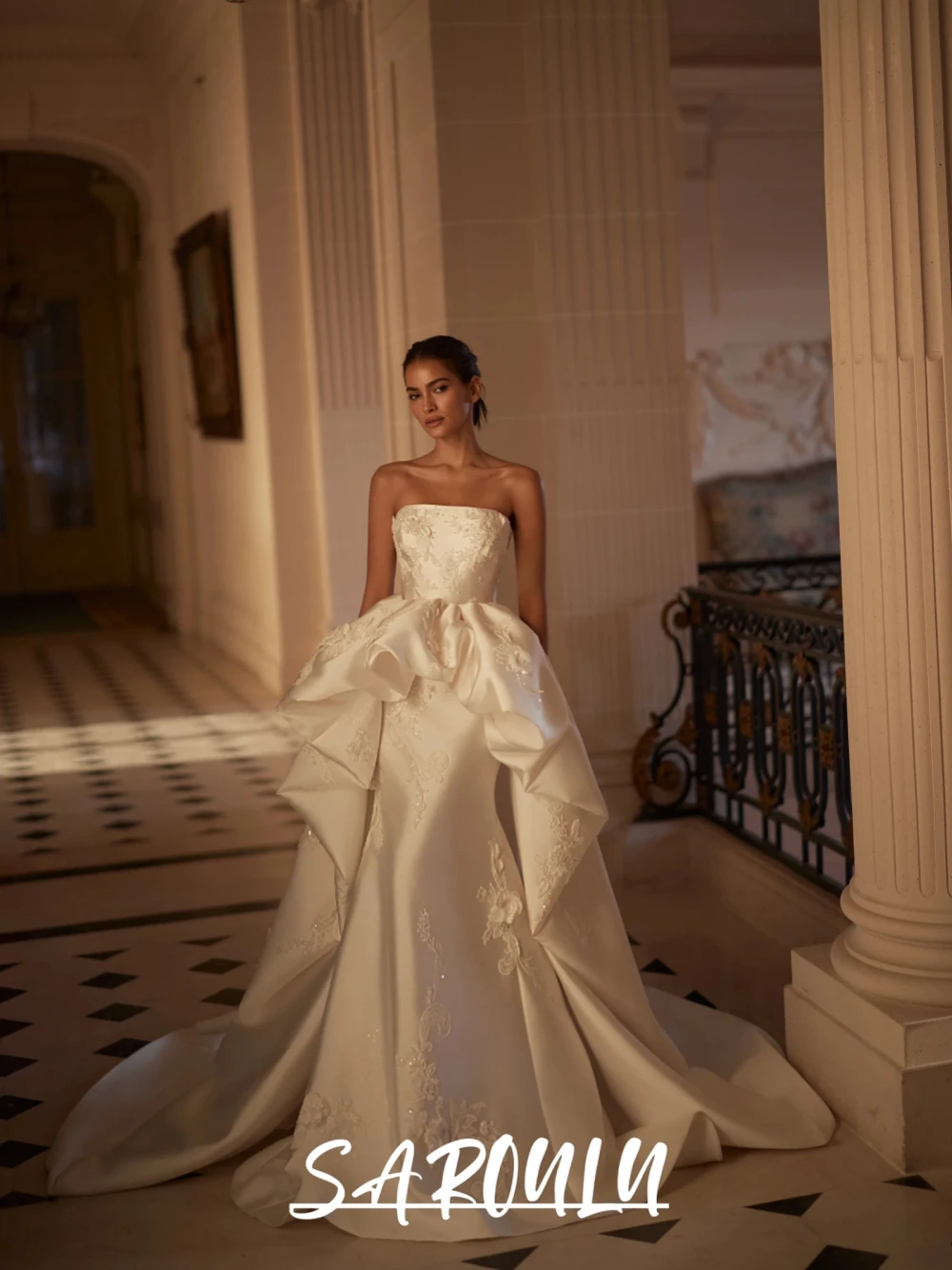

Vintage Strapless Ball Gown Wedding Dress Customized Beaded Appliques Dainty Romantic Bride Wear Flowing Satin Women Gowns