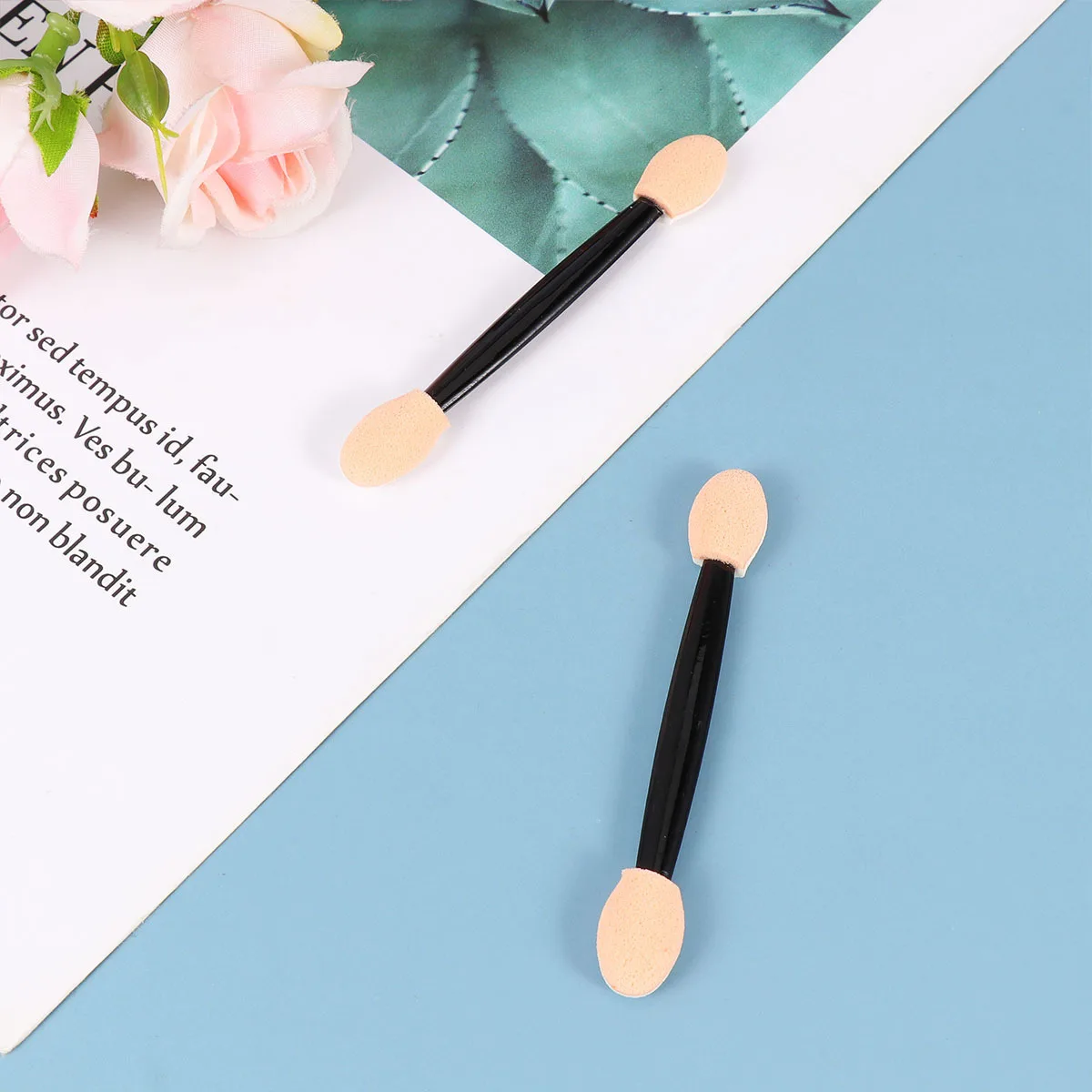 24 Stück Einweg-Lidschattenpinsel mit zwei Köpfen, ultraweiche Schwammspitzen, leichte Lidschatten-Applikatoren für Make-up-Künstler und Frauen